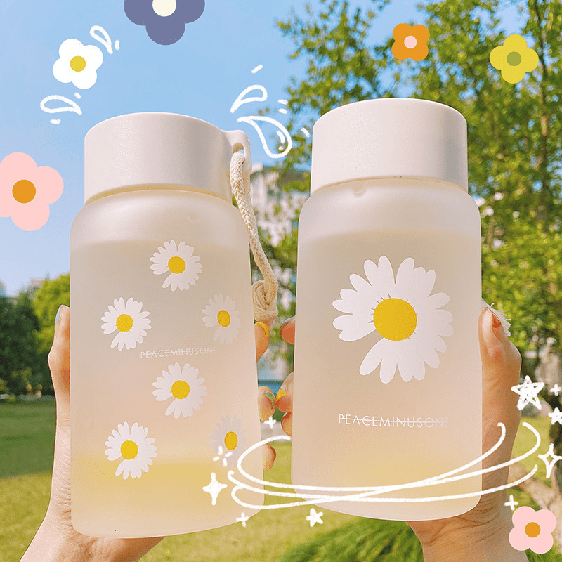 1pc Creative Daisy Frosted Plastic Water Bottle - 17.60oz Transparent Gift Bottle for Healthy Hydration