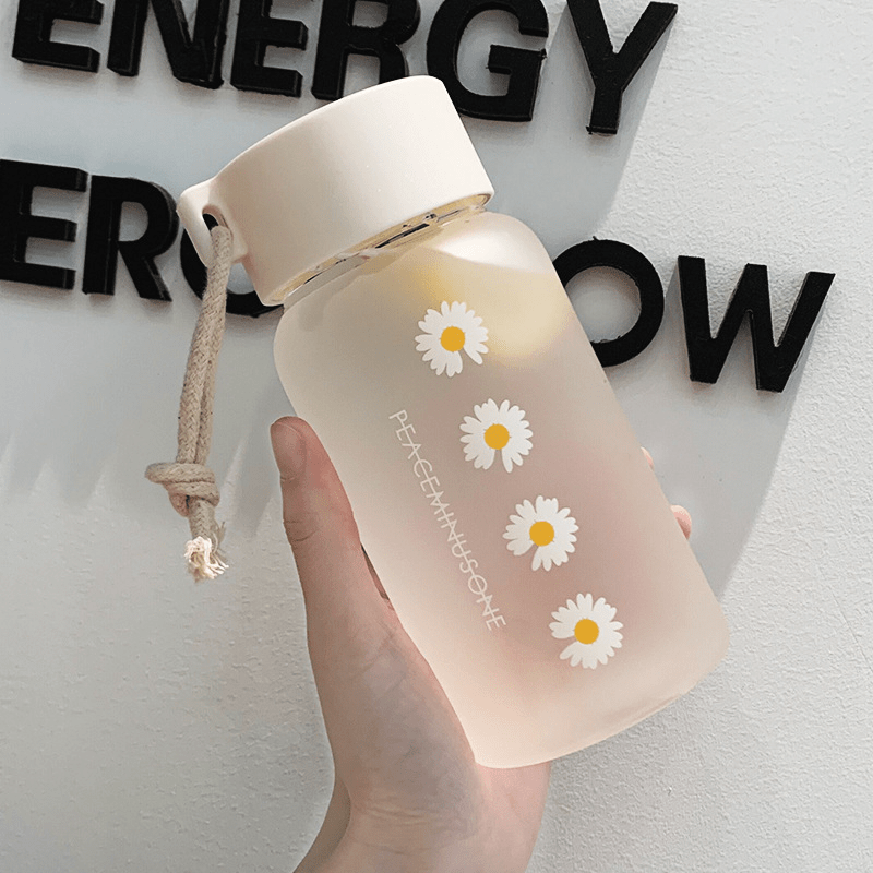 1pc Creative Daisy Frosted Plastic Water Bottle - 17.60oz Transparent Gift Bottle for Healthy Hydration