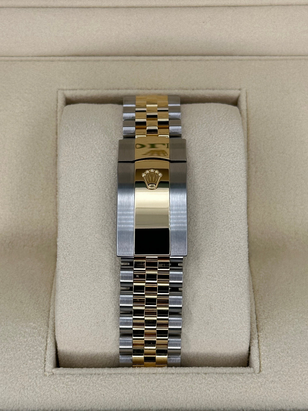 NEW 2025 Rolex Datejust 36mm 126233 Mother of Pearl Diamond Dial