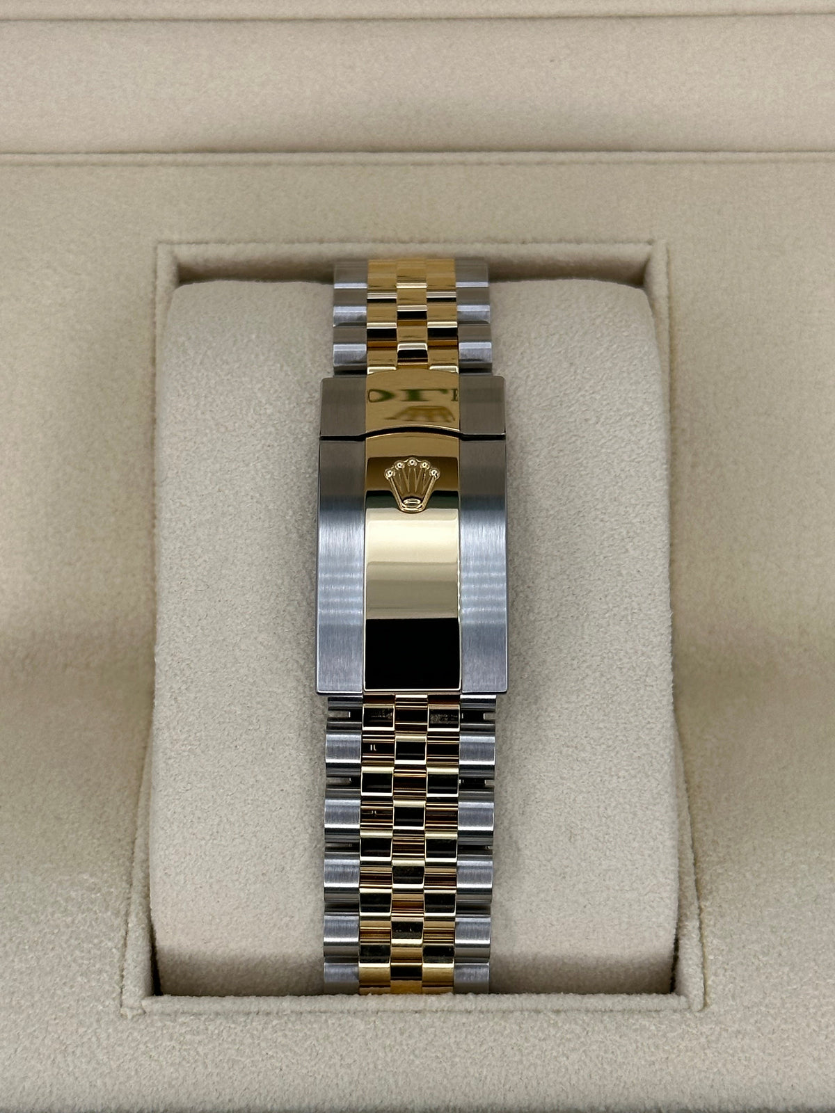 NEW 2025 Rolex Datejust 36mm 126233 Mother of Pearl Diamond Dial