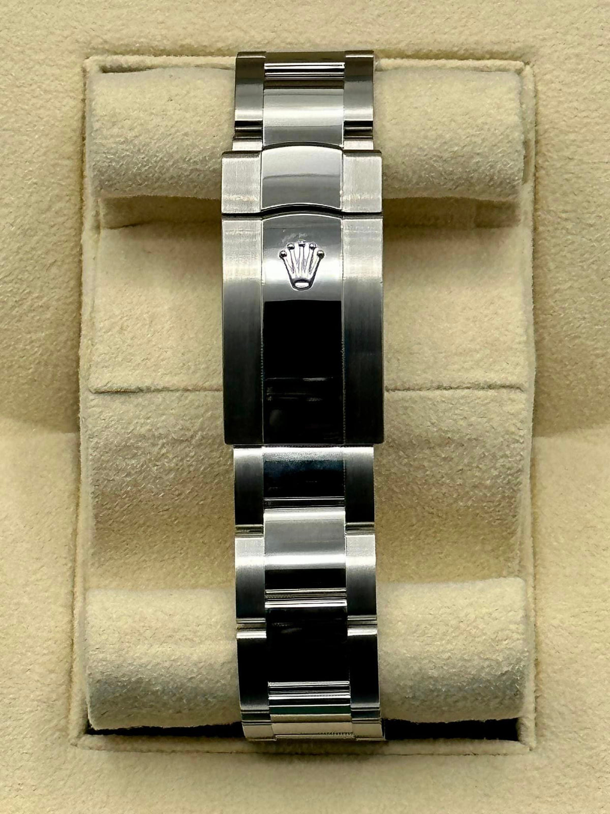 New 2023 Rolex Datejust 41mm 126300 Oyster Green Dial