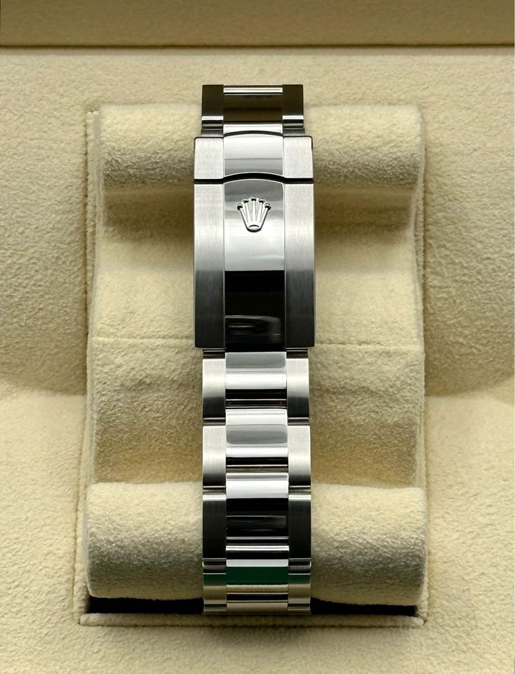 NEW 2023 Rolex Datejust 41mm 126300 Oyster Green Dial