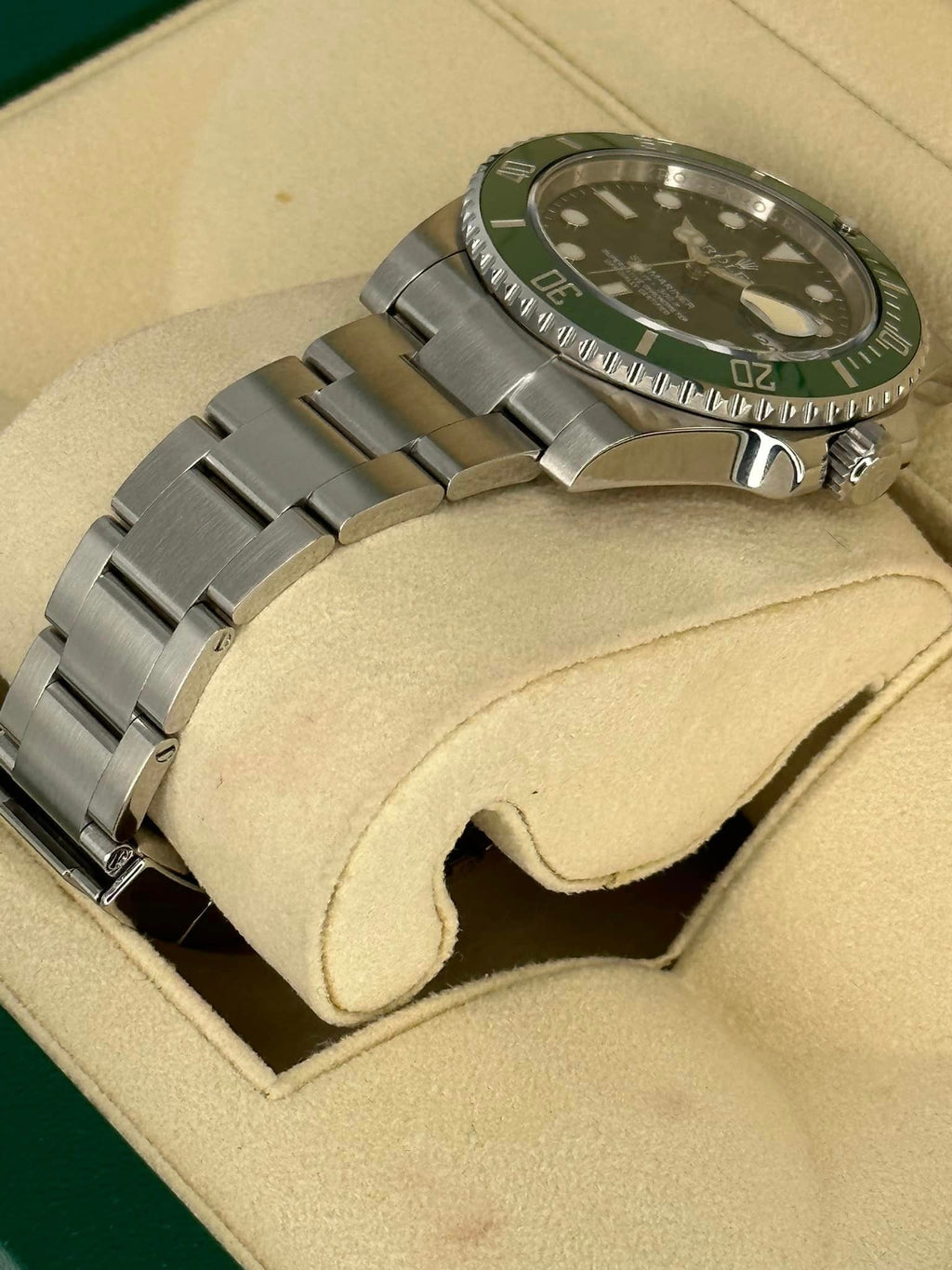 Rolex Submariner "Hulk" 40mm 116610LV Green Dial