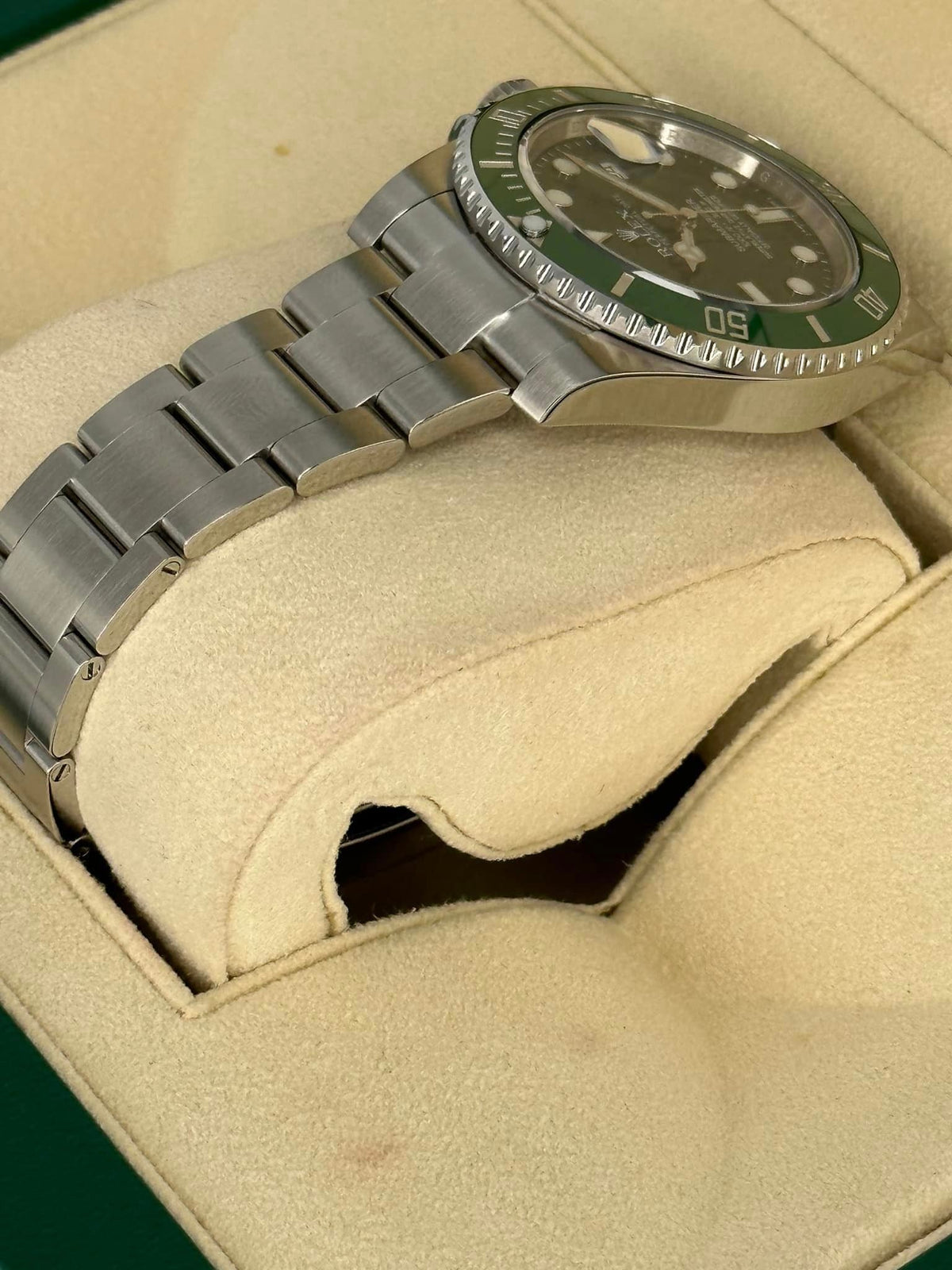 Rolex Submariner "Hulk" 40mm 116610LV Green Dial
