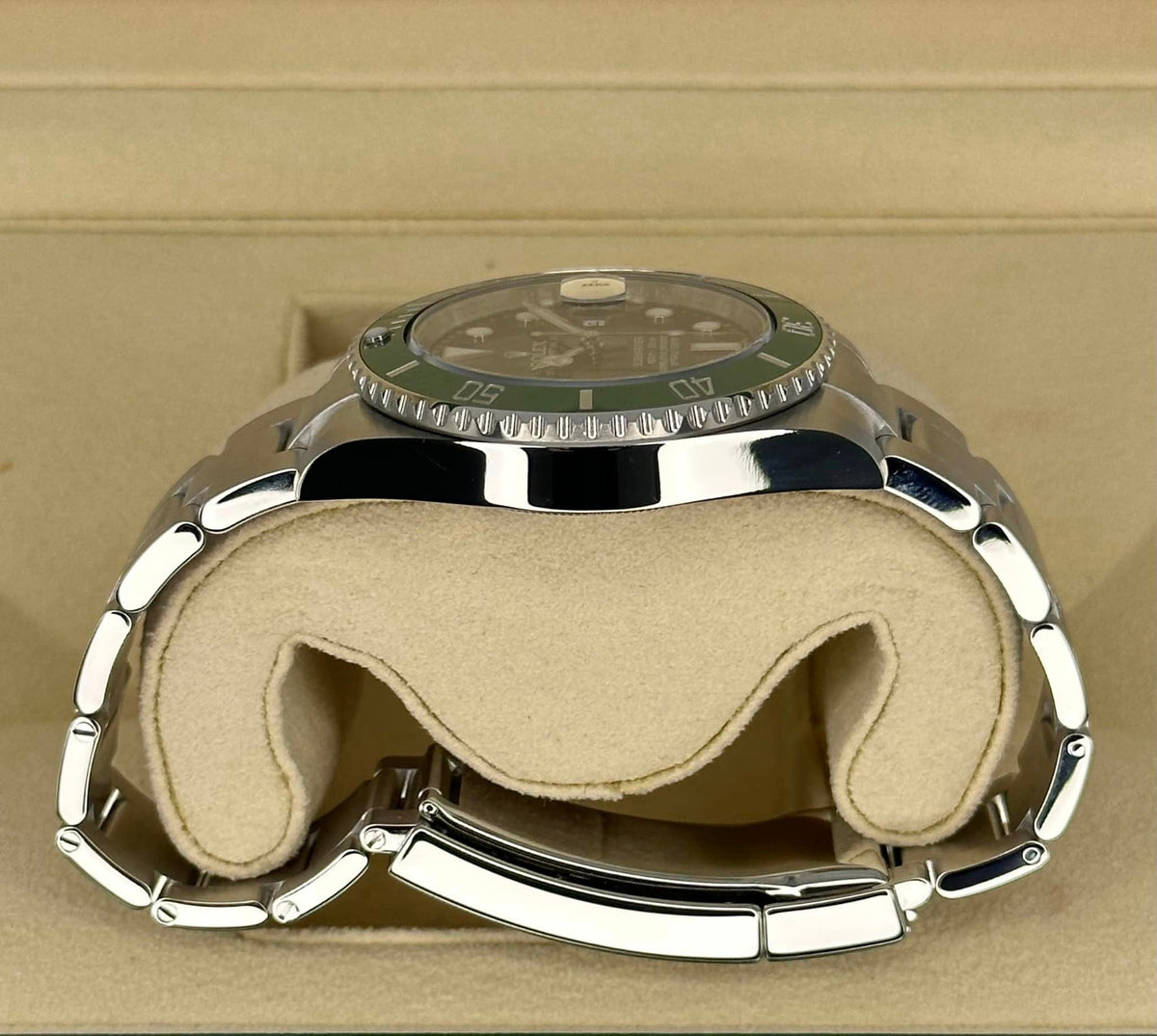 Rolex Submariner "Hulk" 40mm 116610LV Green Dial