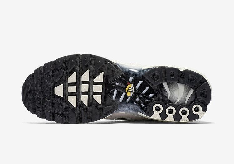 Nike Air Max Plus Sail Black