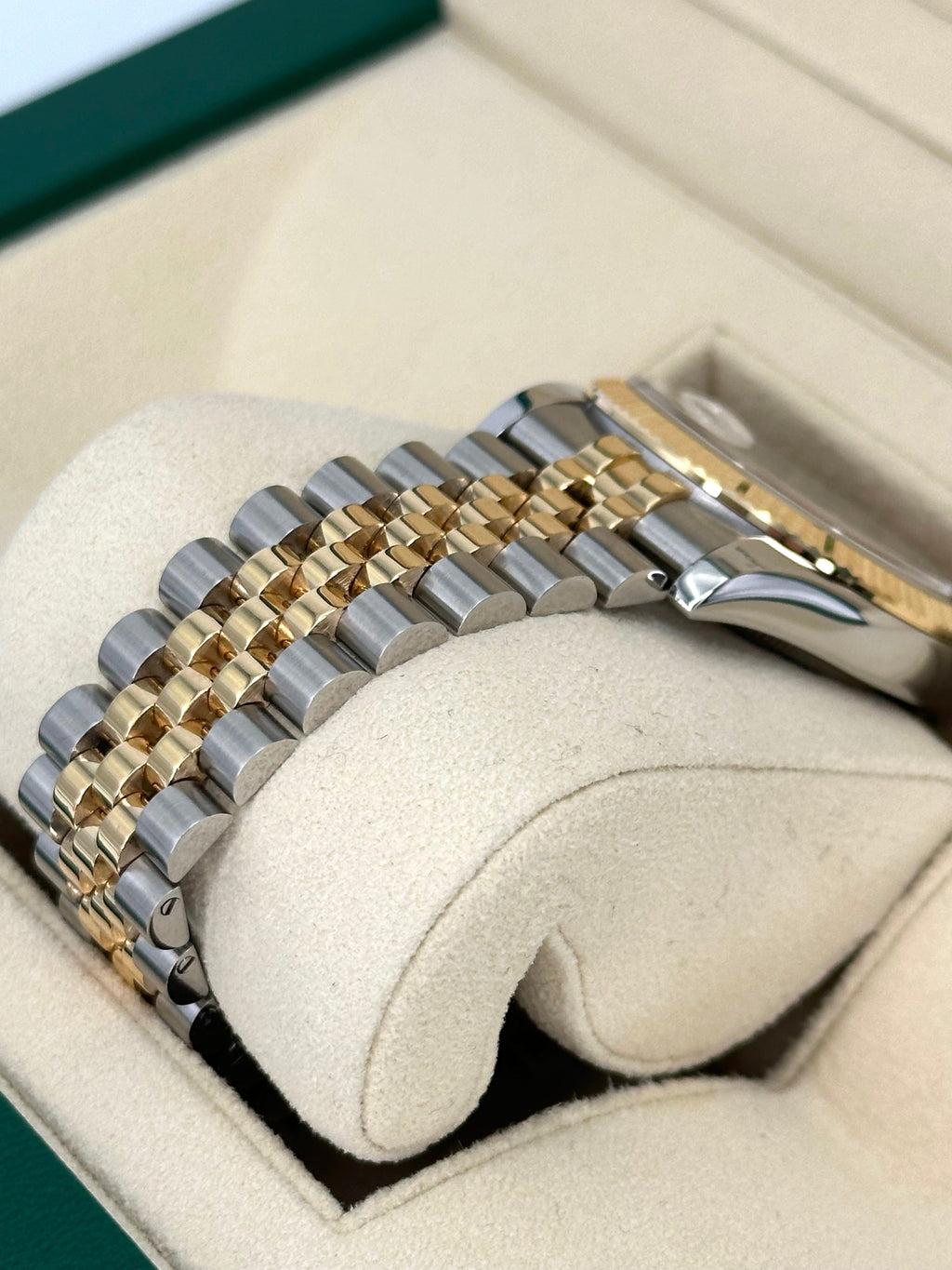 2005 Rolex Datejust 36mm 116233 Two-Tone Jubilee Champagne Dial
