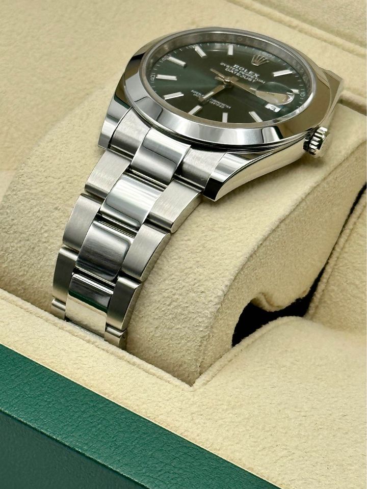 NEW 2023 Rolex Datejust 41mm 126300 Oyster Green Dial