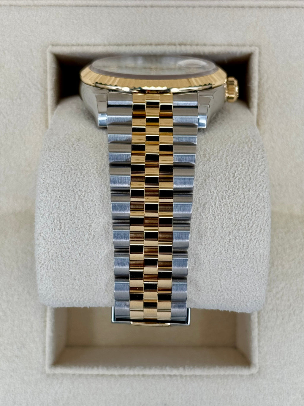 NEW 2025 Rolex Datejust 36mm 126233 Mother of Pearl Diamond Dial
