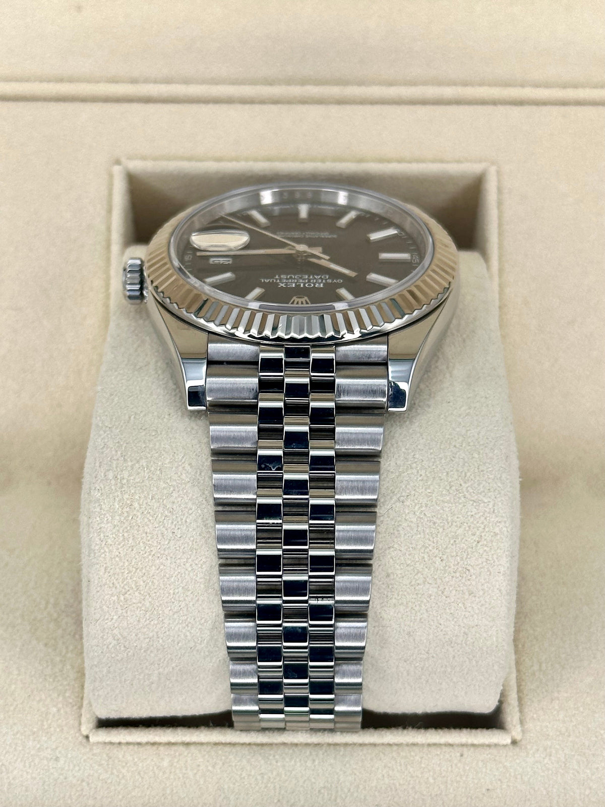 2021 Rolex Datejust 41mm 126334 Stainless Steel Jubilee Black Stick Dial