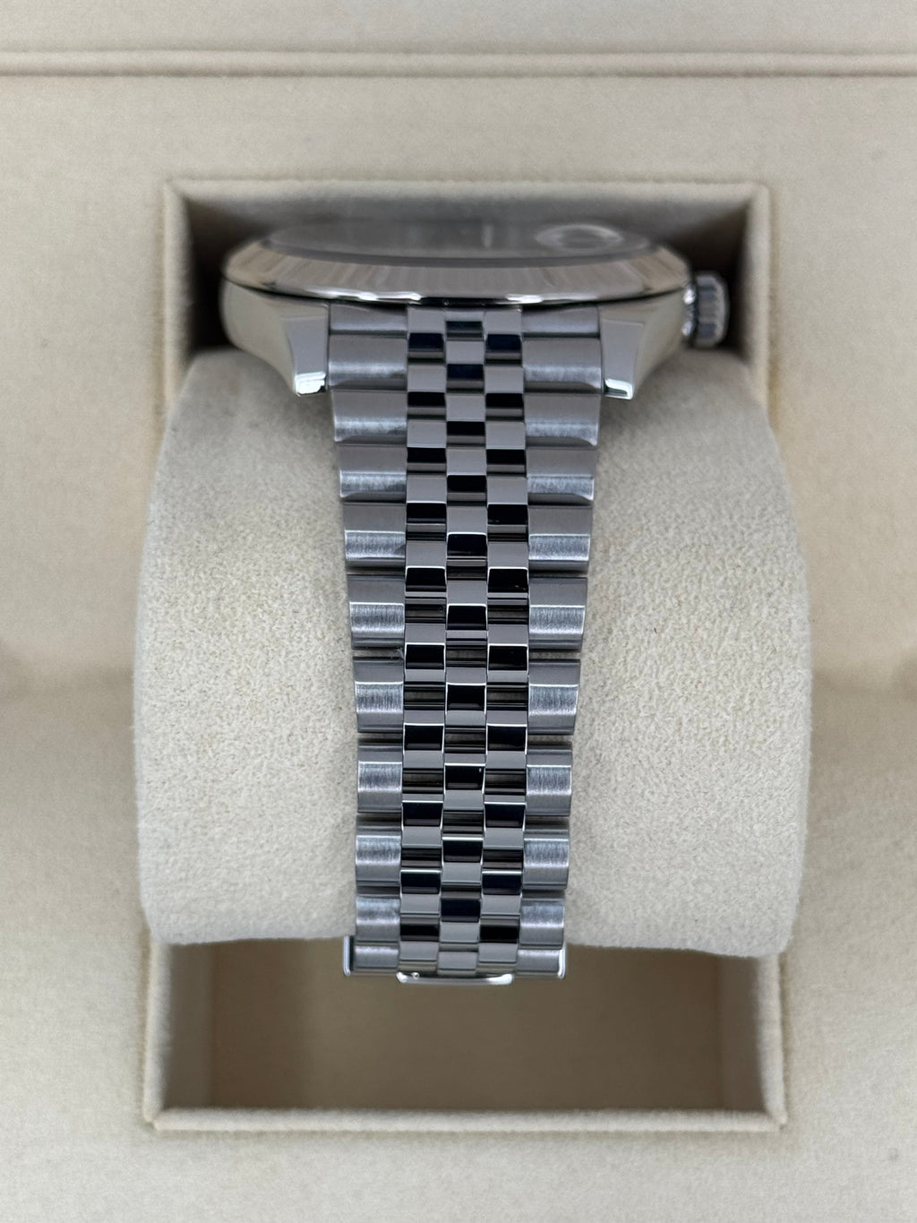 2017 Rolex Datejust 41mm 126334 Stainless Steel Jubilee Rhodium Dial