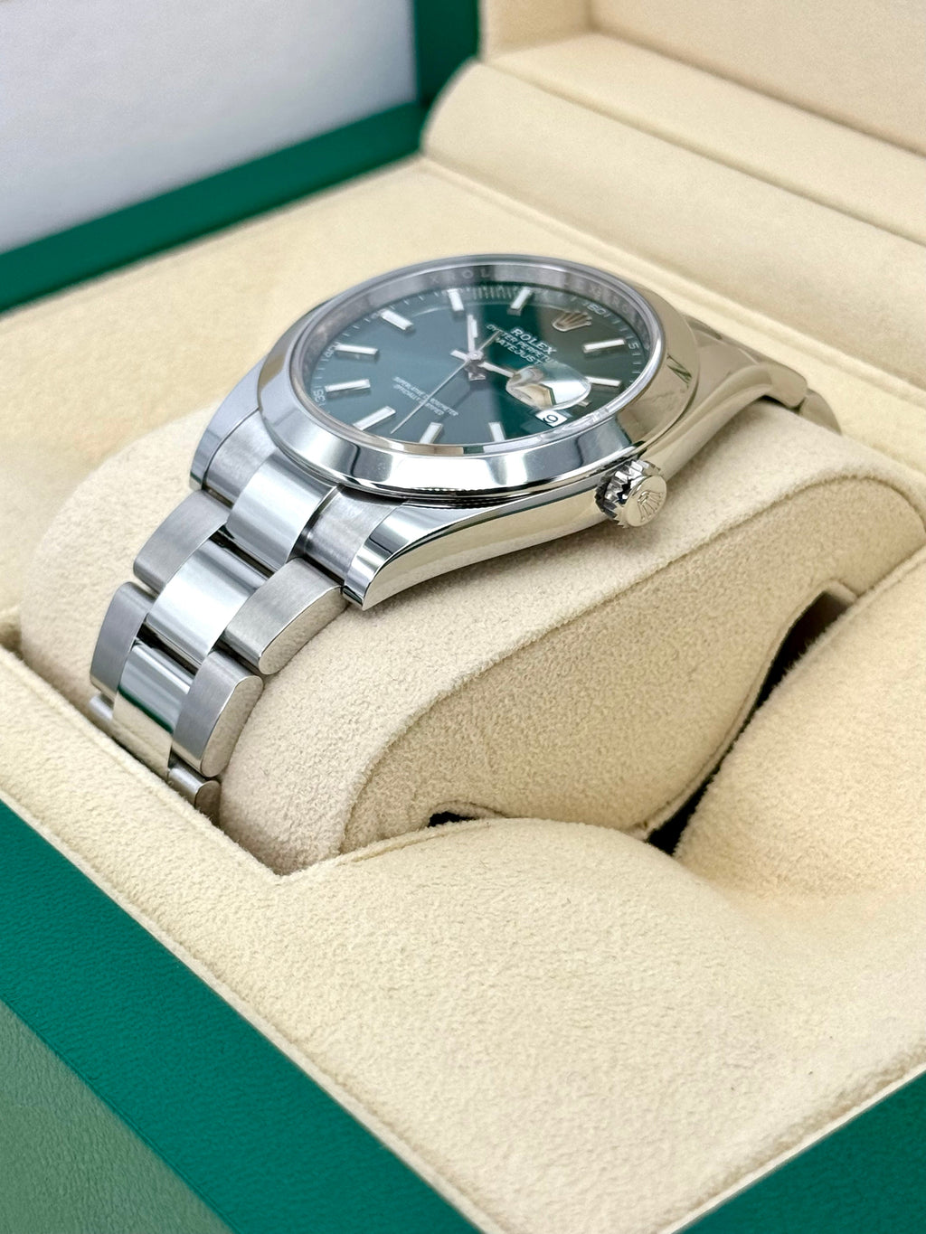 NEW 2023 Rolex Datejust 41mm 126300 Oyster Green Dial