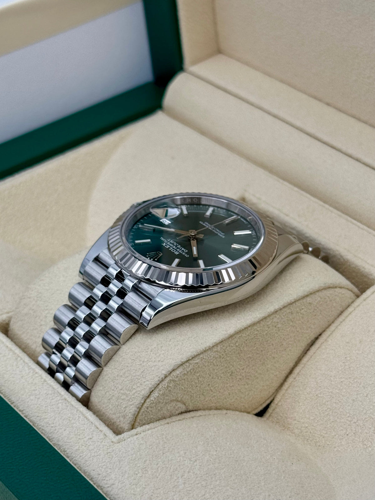 2022 Rolex Datejust 41mm 126334 Stainless Steel Jubilee Green Dial