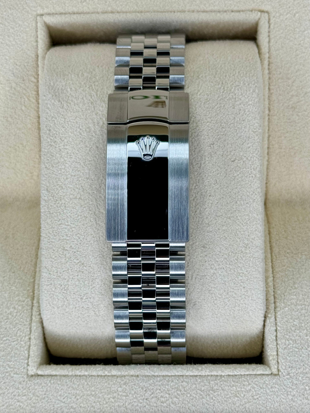 2023 Rolex Datejust 41mm 126334 Stainless Steel Jubilee Rhodium Dial