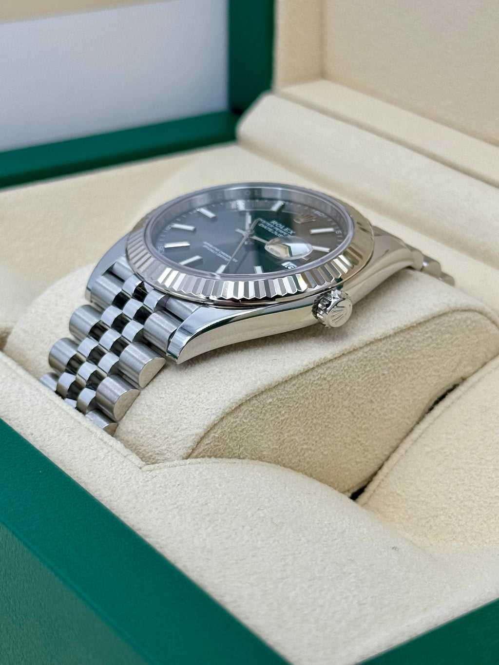 2023 Rolex Datejust 41mm 126334 Stainless Steel Jubilee Rhodium Dial