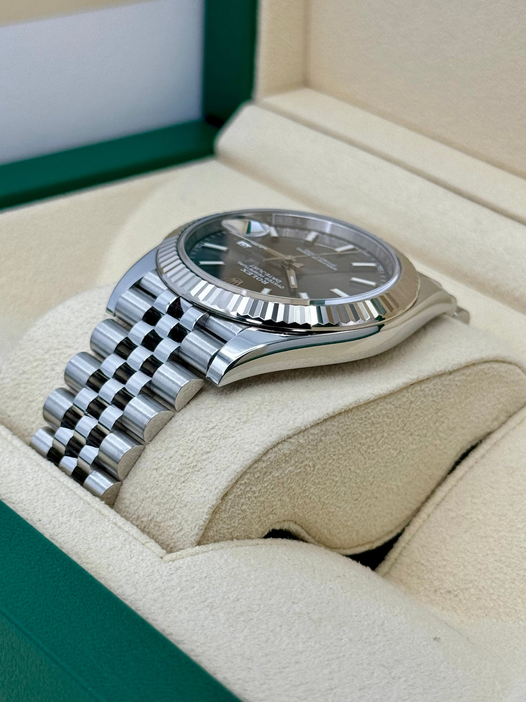 2023 Rolex Datejust 41mm 126334 Stainless Steel Jubilee Rhodium Dial