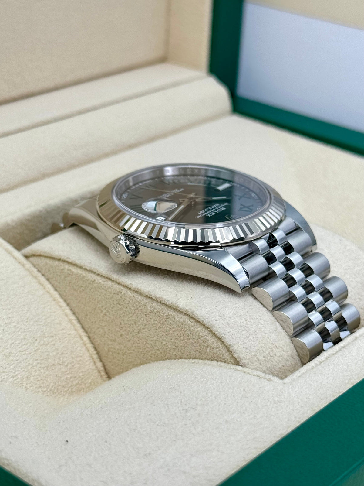 NEW 2023 Rolex Datejust 41mm 126334 Stainless Steel Jubilee Wimbledon Dial