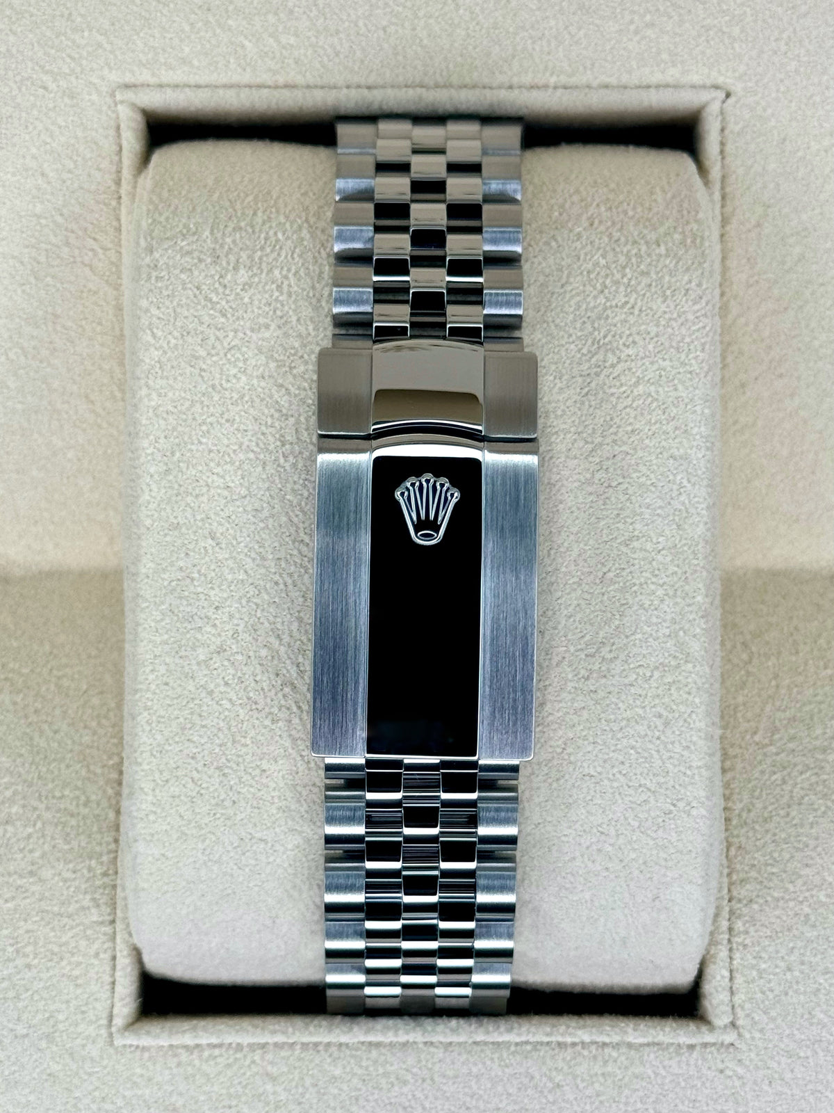2021 Rolex Datejust 41mm 126334 Stainless Steel Jubilee Rhodium Dial