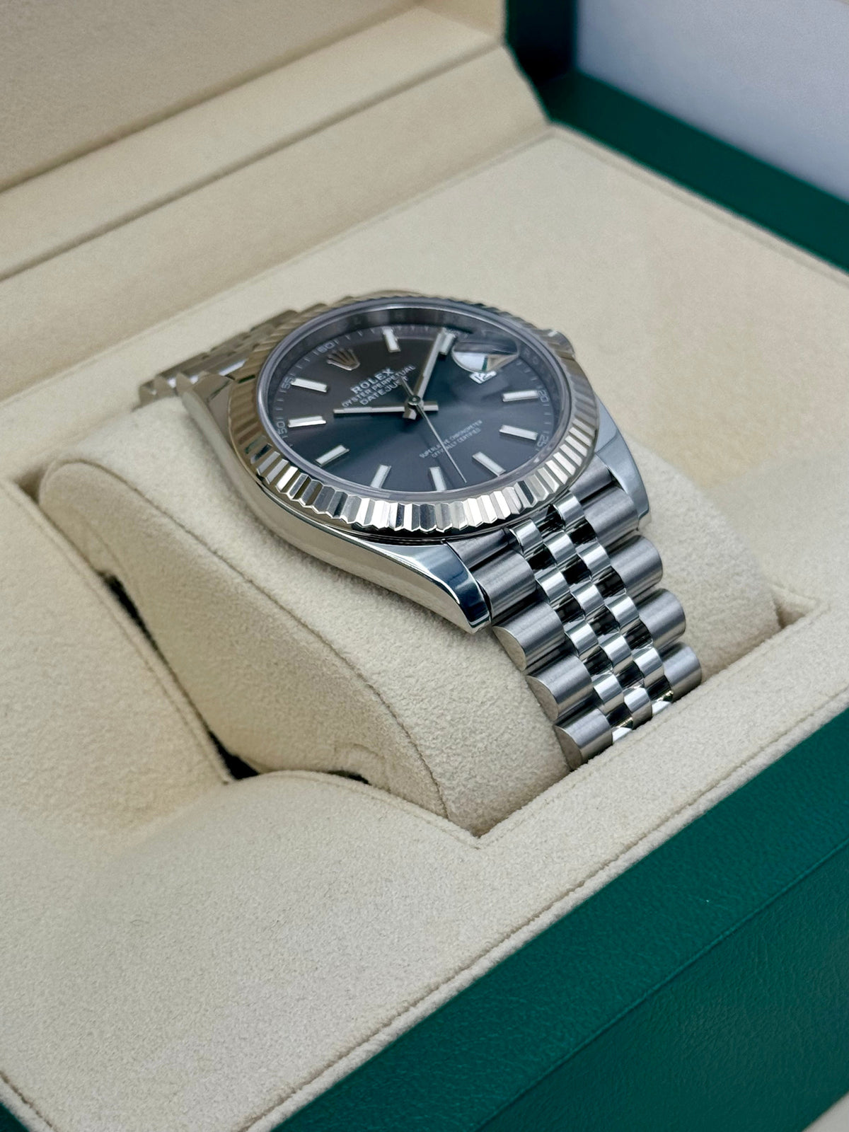 2021 Rolex Datejust 41mm 126334 Stainless Steel Jubilee Rhodium Dial