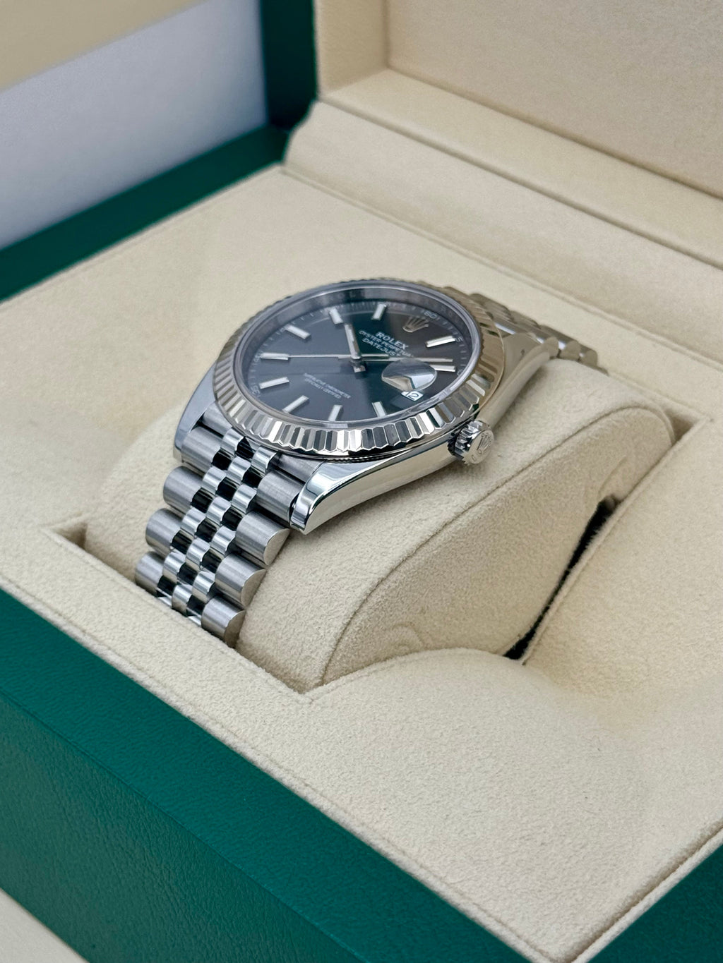 2021 Rolex Datejust 41mm 126334 Stainless Steel Jubilee Rhodium Dial
