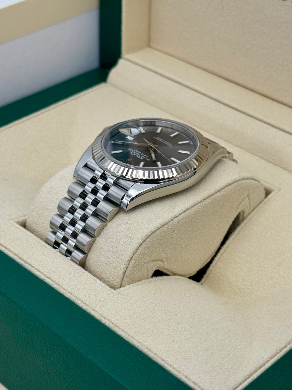 2021 Rolex Datejust 41mm 126334 Stainless Steel Jubilee Rhodium Dial
