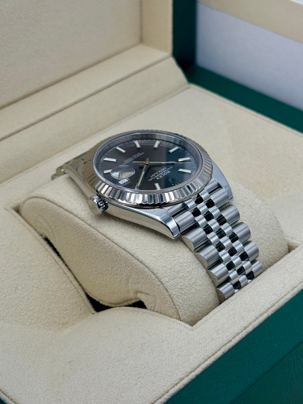 2021 Rolex Datejust 41mm 126334 Stainless Steel Jubilee Rhodium Dial