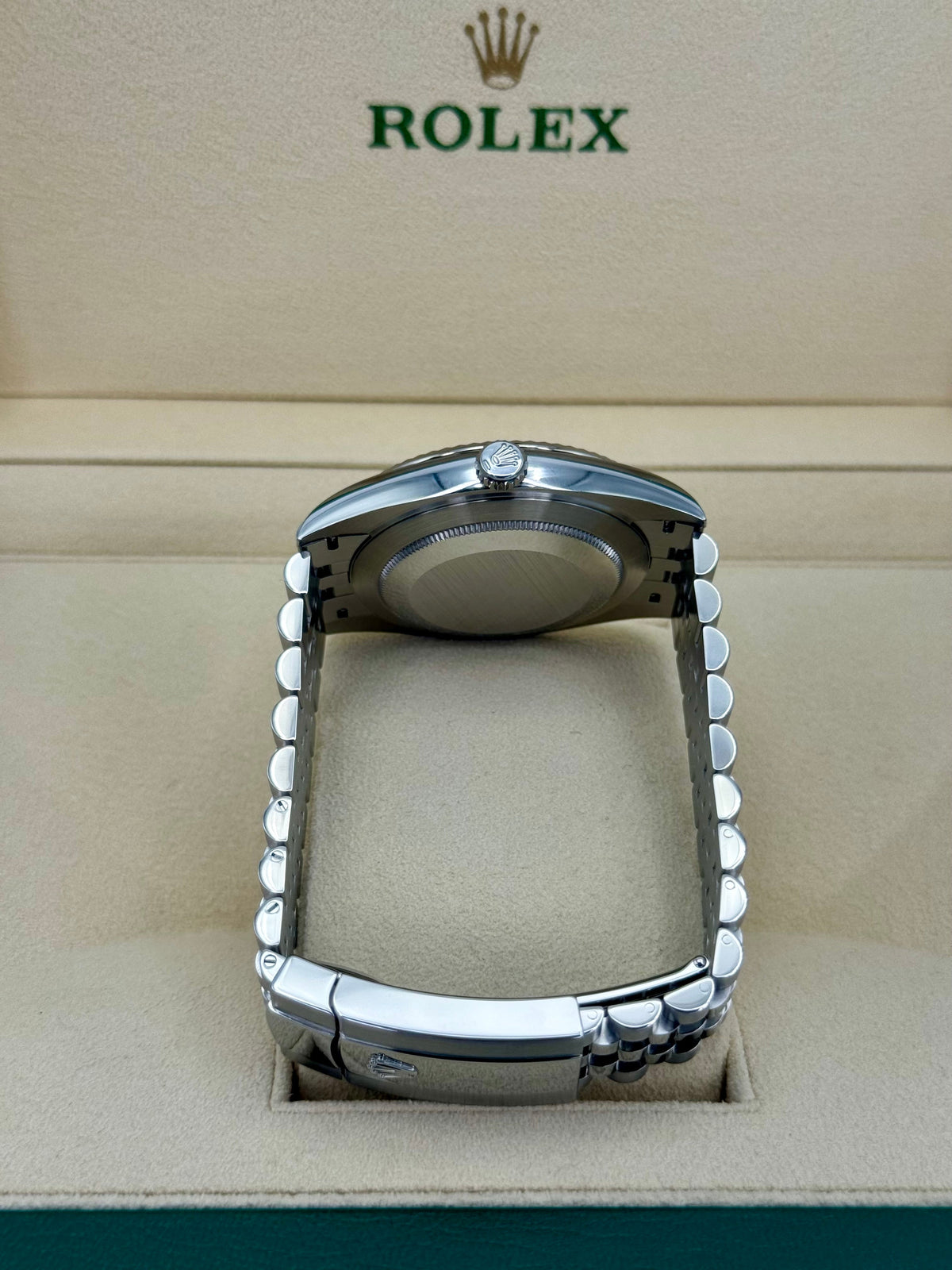 2021 Rolex Datejust 41mm 126334 Stainless Steel Jubilee Rhodium Dial