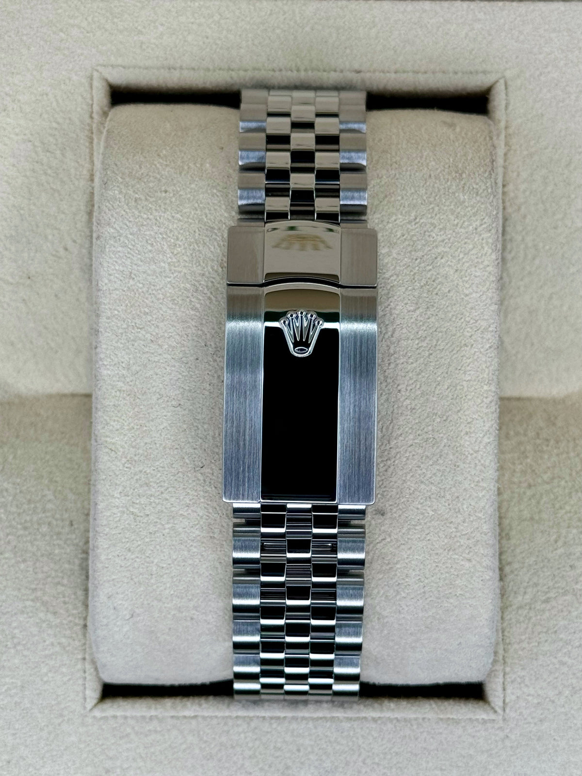 2021 Rolex Datejust 41mm 126334 Stainless Steel Jubilee White Dial