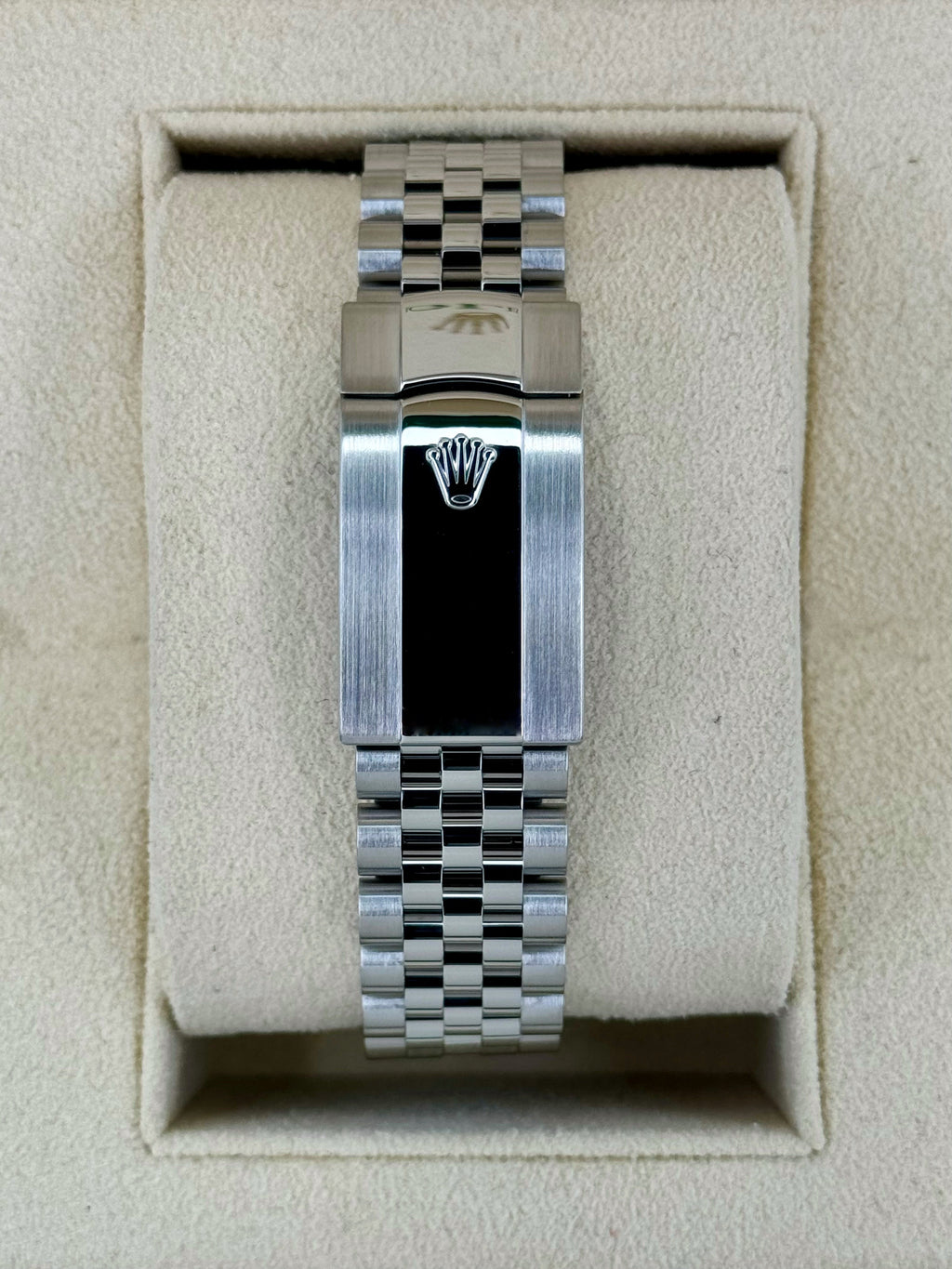 2023 Rolex Datejust 41mm 126334 Jubilee Blue Roman Numeral Dial