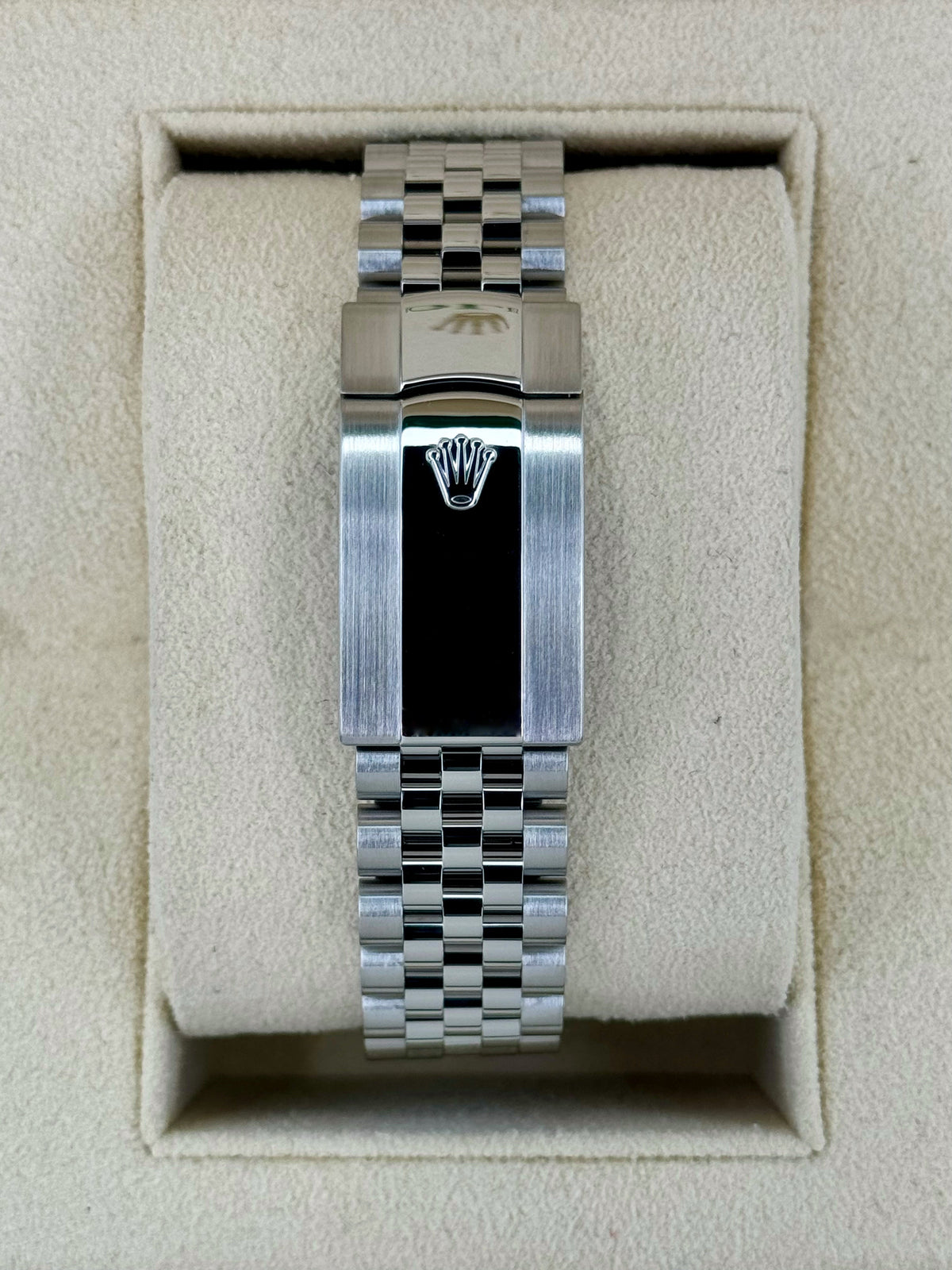 2023 Rolex Datejust 41mm 126334 Jubilee Blue Roman Numeral Dial