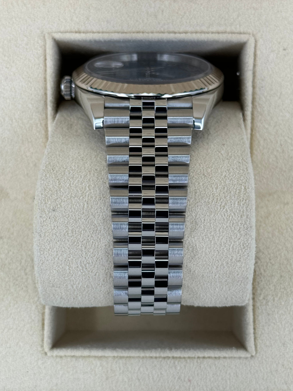 2023 Rolex Datejust 41mm 126334 Jubilee Blue Roman Numeral Dial