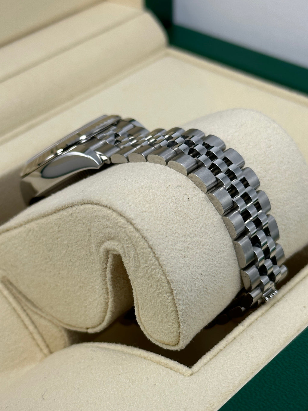 2022 Rolex Lady-Datejust 28mm 279174 Jubilee Mother of Pearl Diamond Dial