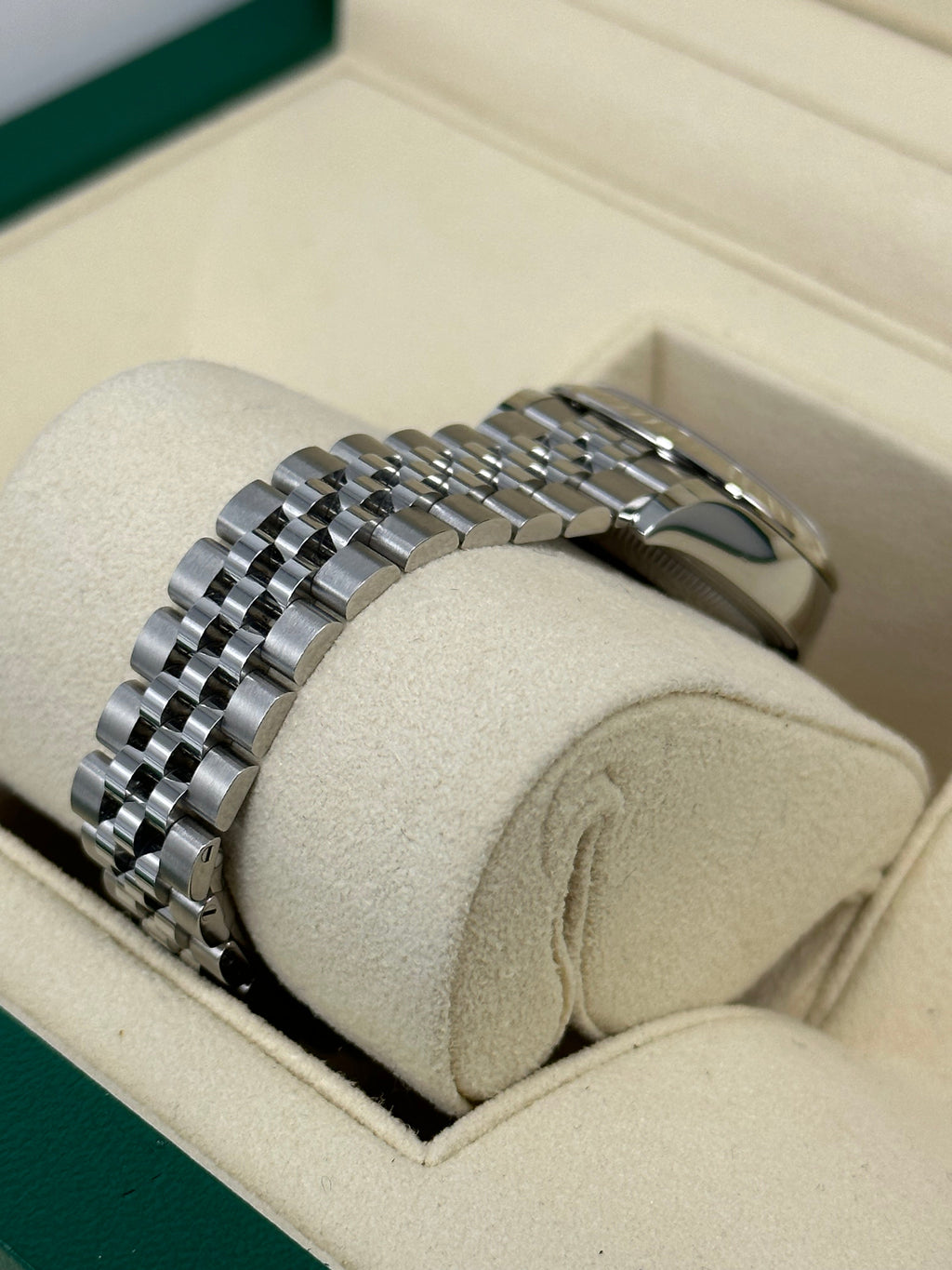2022 Rolex Lady-Datejust 28mm 279174 Jubilee Mother of Pearl Diamond Dial