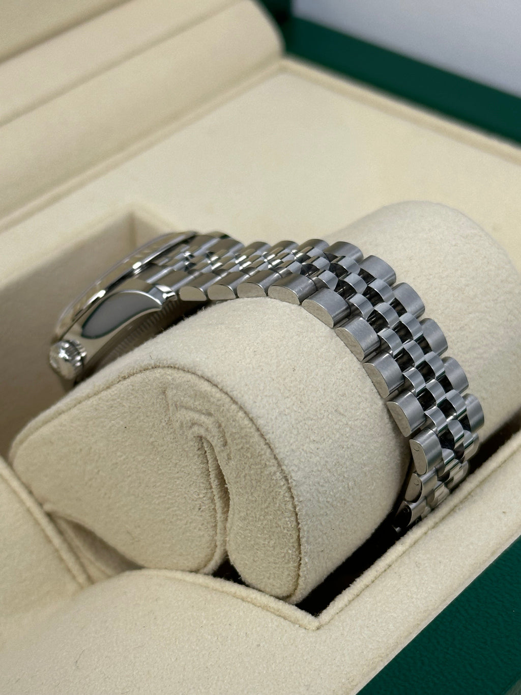 2022 Rolex Lady-Datejust 28mm 279174 Jubilee Mother of Pearl Diamond Dial