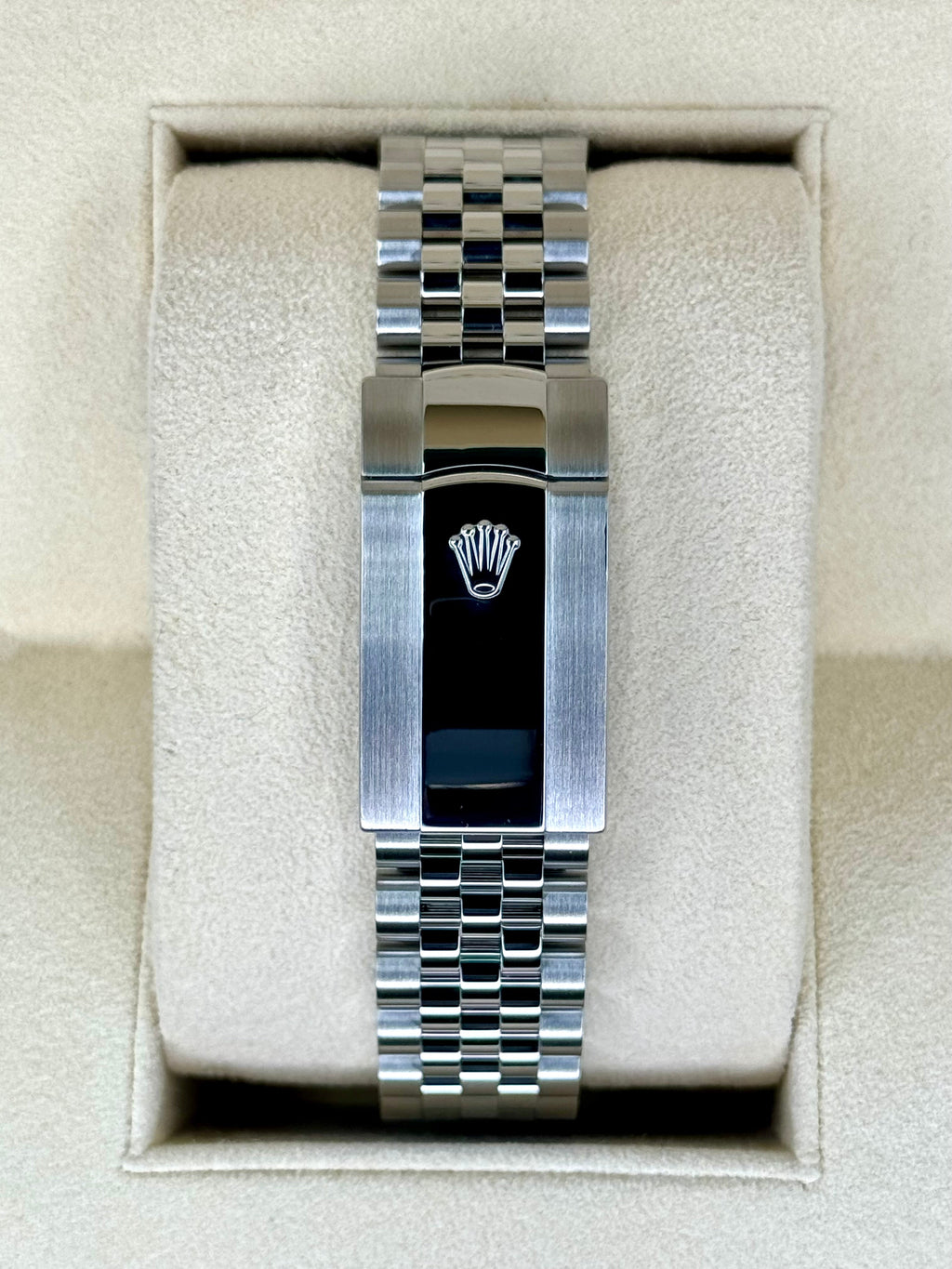 2021 Rolex Datejust 41mm 126334 Stainless Steel Jubilee Rhodium Dial