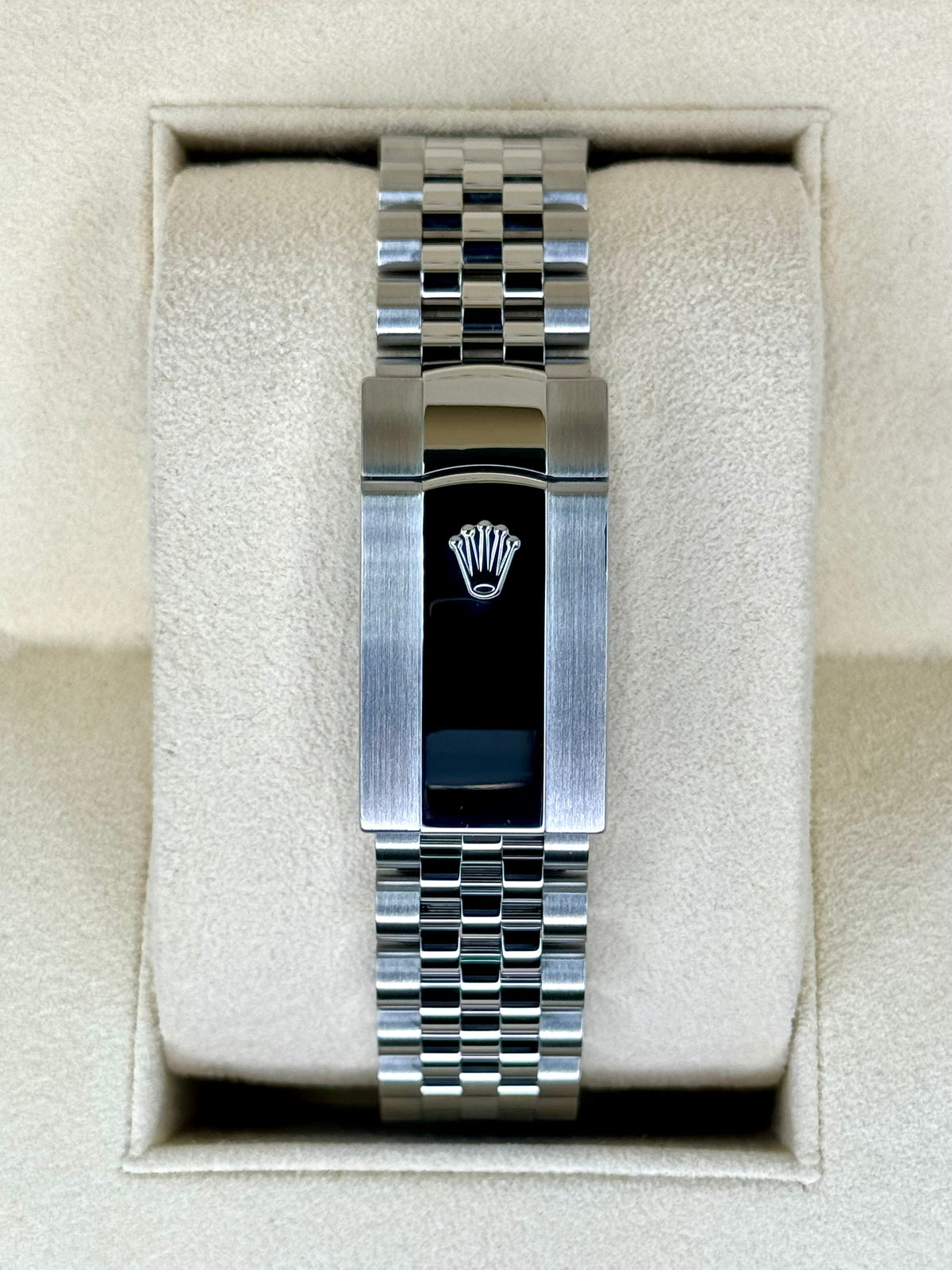 2021 Rolex Datejust 41mm 126334 Stainless Steel Jubilee Rhodium Dial