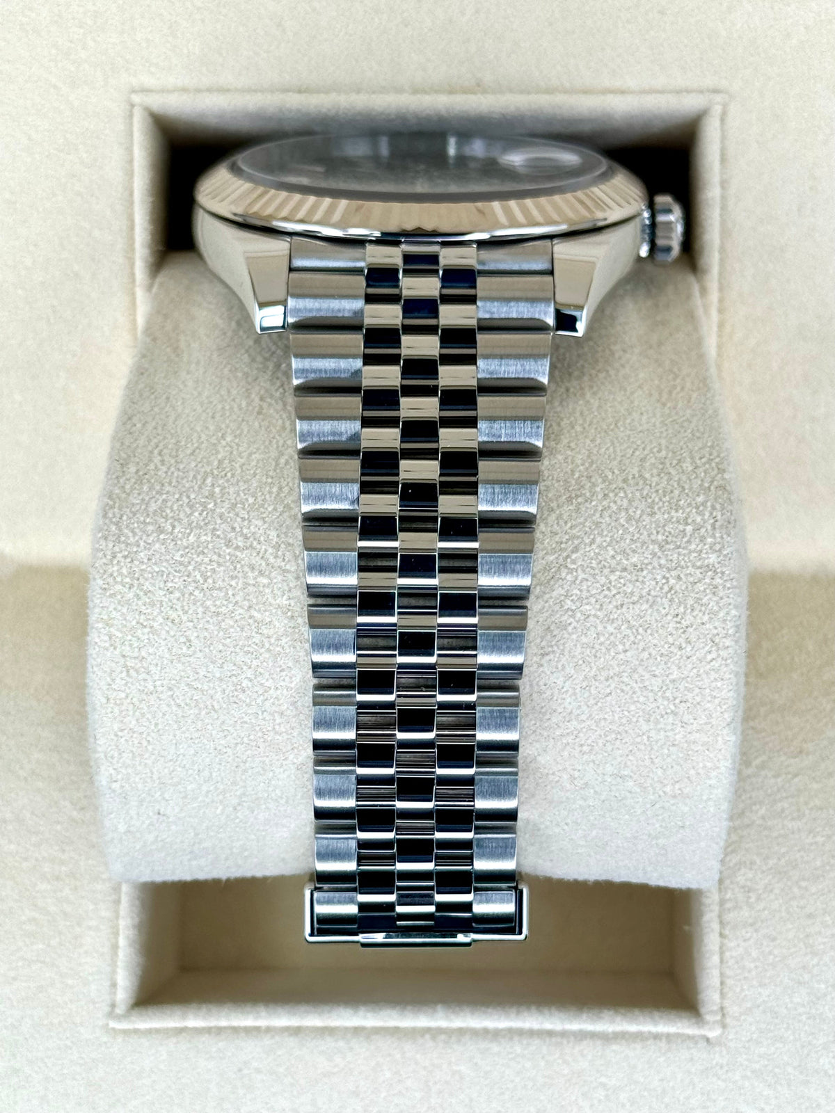 2021 Rolex Datejust 41mm 126334 Stainless Steel Jubilee Rhodium Dial