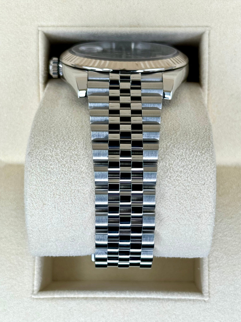 2021 Rolex Datejust 41mm 126334 Stainless Steel Jubilee Rhodium Dial