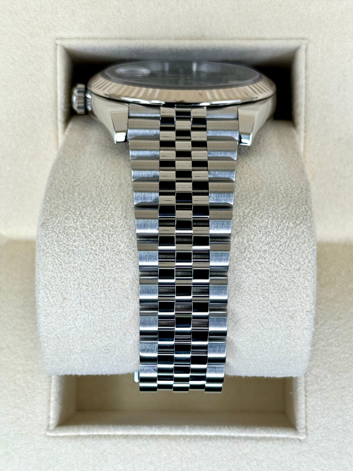 2021 Rolex Datejust 41mm 126334 Stainless Steel Jubilee Rhodium Dial