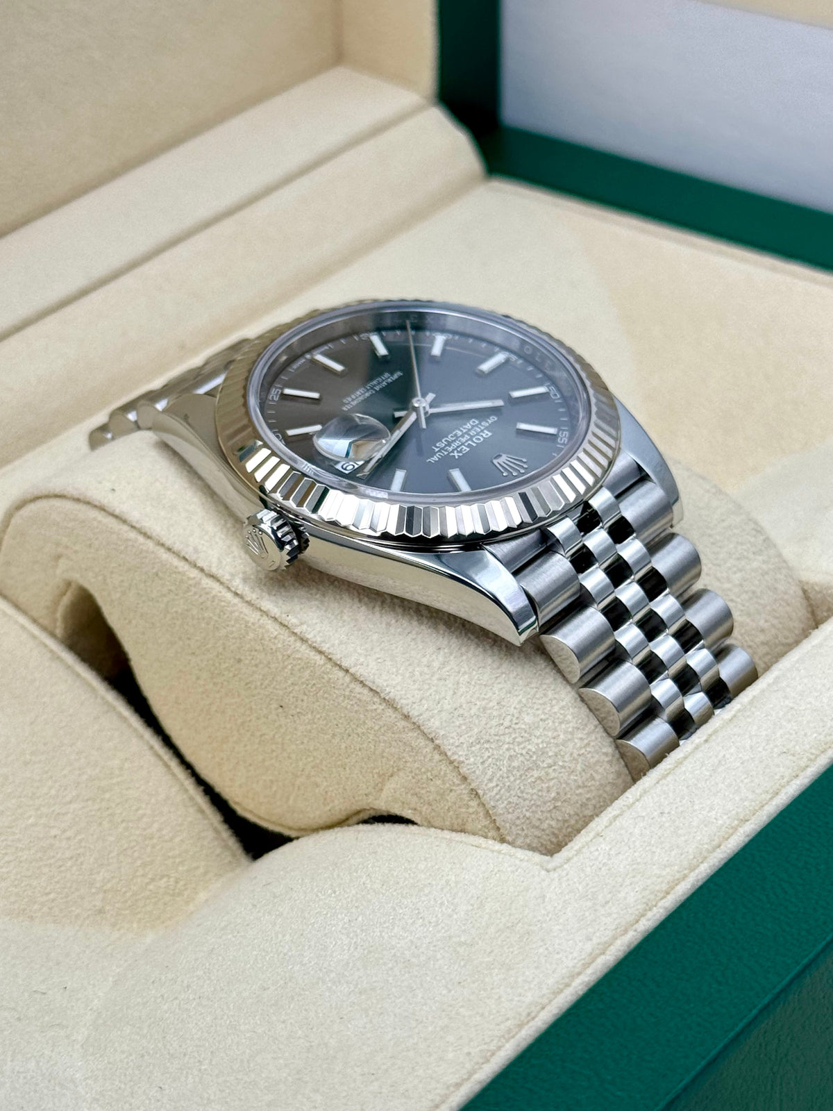 2021 Rolex Datejust 41mm 126334 Stainless Steel Jubilee Rhodium Dial