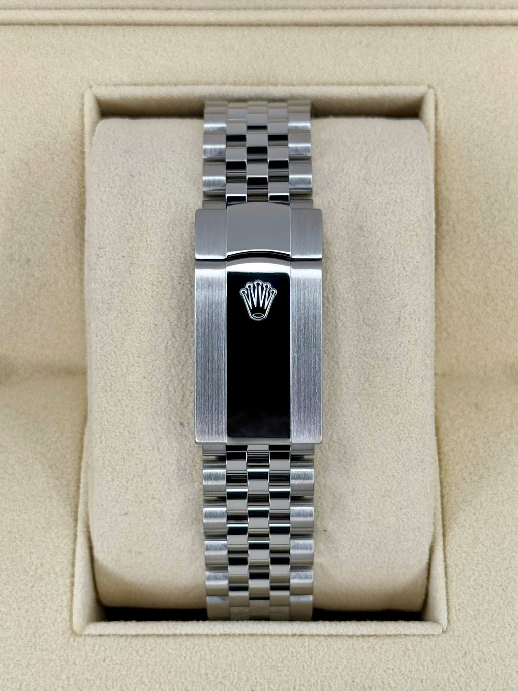 2022 Rolex Datejust 41mm 126334 Stainless Steel Jubilee White Dial