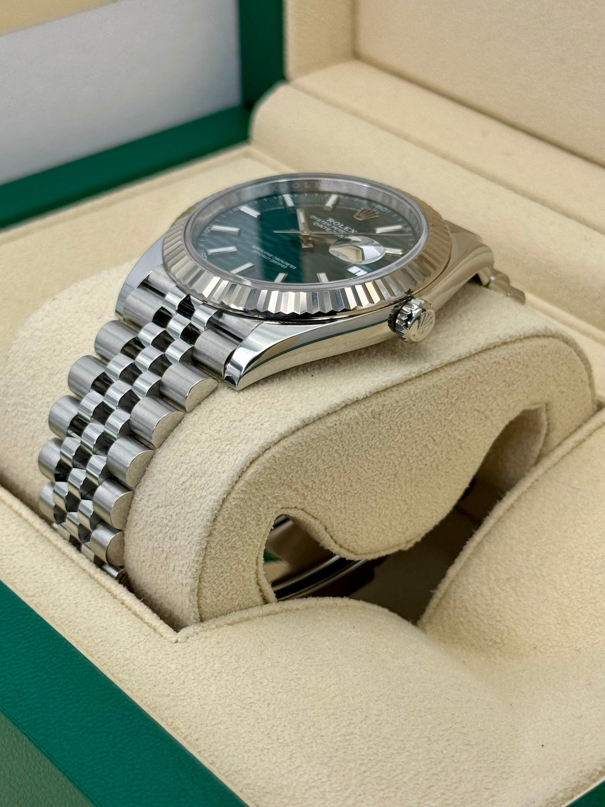 NEW Rolex Datejust 41mm 126334 Jubilee Green Motif Dial