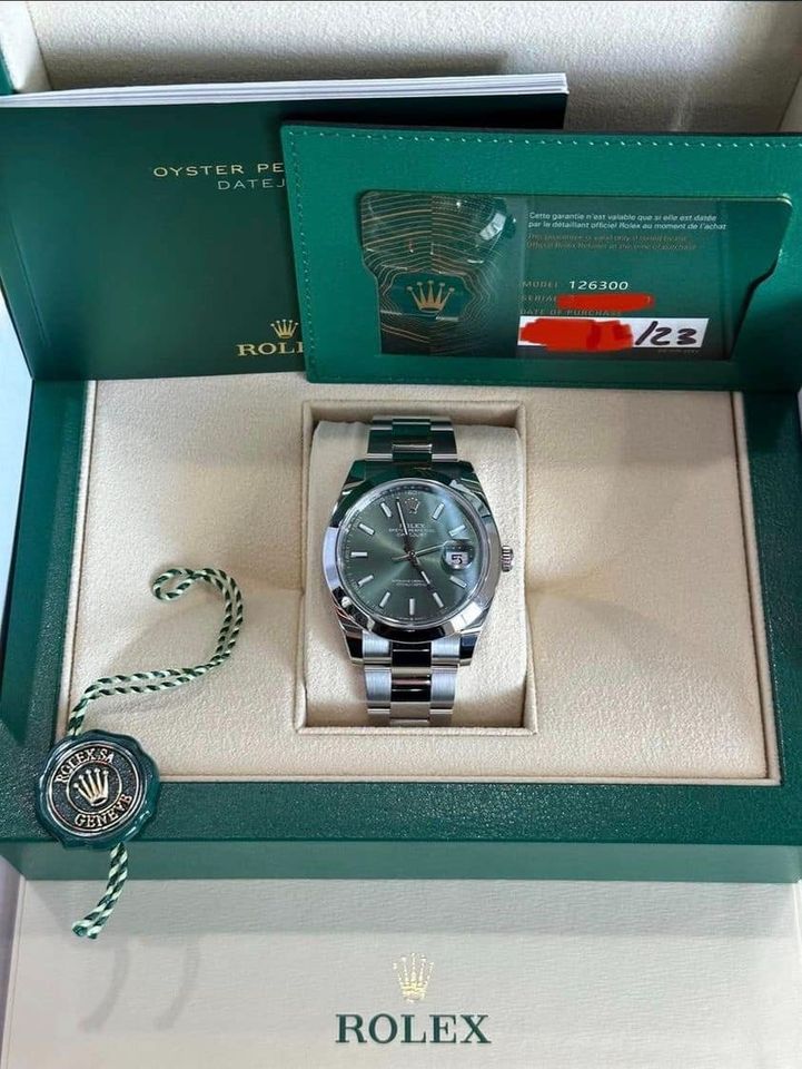 New 2023 Rolex Datejust 41mm 126300 Oyster Green Dial
